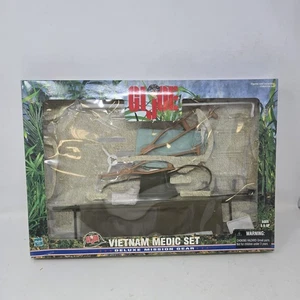 G.I. Joe Vietnam Medic Set Deluxe Mission Gear Hasbro 99% Completo - Imagen 1 de 12