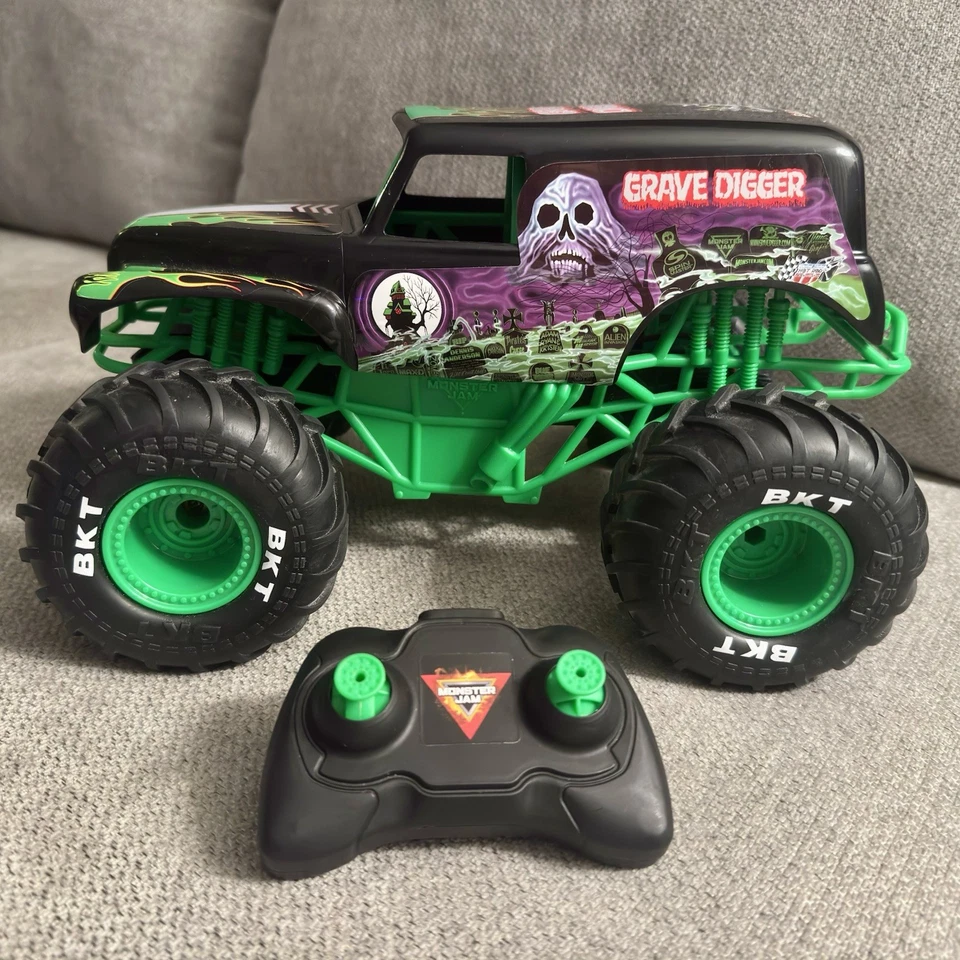 Monster Jam Grave Digger RC Truck Spin Master BKT Tires w/Remote 66801 Tested - Image 1 of 4