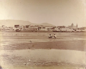 Egypte.Suez.Vue Générale.Personnages.Photo Albuminée 23x29cm.Attribuée à Zangaki - Foto 1 di 1