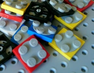 Lego Turntable Plate 2x2 [3680 & 3679] Base Various Colours, Bright Grey Top x20 - Picture 1 of 6
