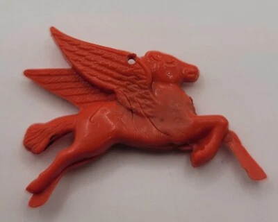 Vintage Mobile Oil Socony Aspiradora Pegaso Publicidad Rojo Dije 1" x 3/4" Foto 1 de 4