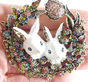 2,5" NEU OHNE ETIKETT DESIGNER STIL STRASS OSTERHASE HASEN BLUMEN KRANZ BROSCHE - Bild 1 von 16
