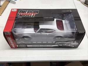 AUTO WORLD AMERICAN MUSCLE 1:18 SCALE 1968 OLDS CUTLASS DIECAST! WHITE! NIB!! - Picture 1 of 8
