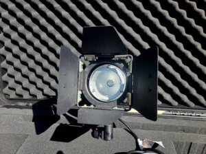 Britek 200 Continuous Halogen Stage Video Light - 200 Watts - Picture 1 of 6