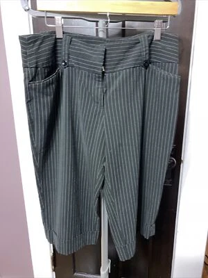 Women's Juniors Sz13 Tracy Evans Limited Black Pinstripe Crop Capri Dress Pants - Image 1 of 4