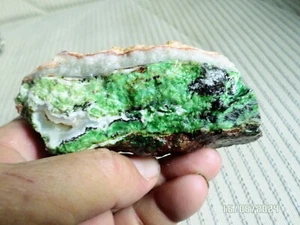 Piedra preciosa Gaspeite en bruto - Imagen 1 de 9