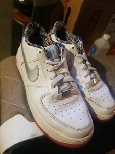 Nike Air Force One Schuhe Größe 7Y Weiß Mehrfarbig Niedrig Turnschuhe 596728-100 - Bild 1 von 10