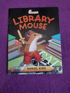 Chick-Fil-A Library Mouse Daniel Kirk -Advertising Premium Children's Meal - Imagen 1 de 6