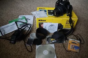 Nikon D40x SLR Camera w/35mm zoom lens, filter, lens hood, other accessories - Picture 1 of 5