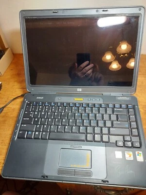 HP L2000 Lance Armstrong Live Strong Laptop No Cord Boots to First Setup - Image 1 of 4