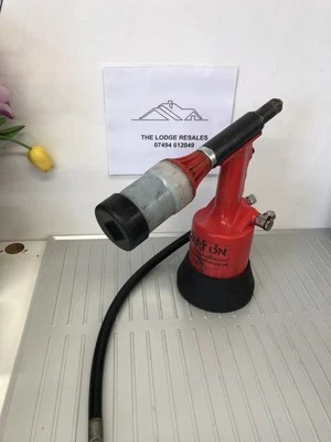 FAR Pneumatic Riveter - RAC180 - Image 1 of 4