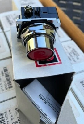 Martillo cortador 10250T23R, div de Eaton 10250T Series 10250T23R (un interruptor) abierto Foto 1 de 4