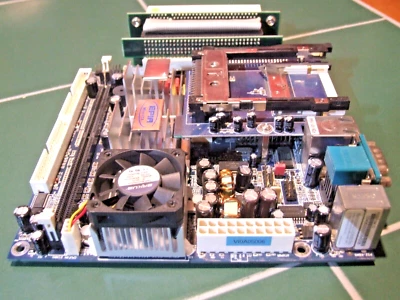 Placa madre EPIA M EPIA-M1112000 Mini-ITX con procesador y placa PCI de extensión Foto 1 de 4