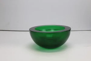 Cuenco vintage de vidrio artístico verde con borde plano de más de 5 lb - Imagen 1 de 9