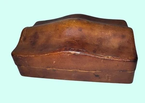 Antigua caja de cámara de almacenamiento de cuero marrón con tapa contorneada única diseño artesanal - Imagen 1 de 12