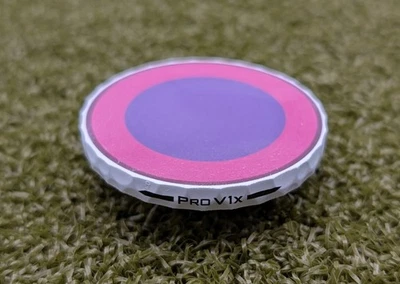 Marcador de pelota de golf Titleist Pro V1x sección transversal ficha de póker granate púrpura Pro V1 Foto 1 de 3