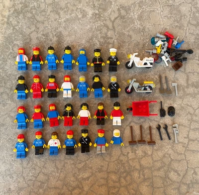 Lote vintage de minifiguras Lego Classic Town City com acessórios anos 80 e 90 - Imagem 1 de 4