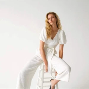 CLUB MONACO White Open Back V-neck Short Sleeve Jumpsuit Size 00 - Picture 1 of 16