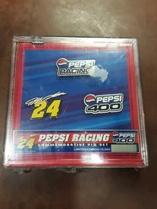 Pepsi Racing Jeff Gordon 24 2002 Commemorative Collectors NASCAR Pin Set # 2467 - Bild 1 von 5
