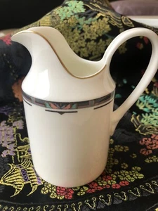 Royal Doulton bone China creamer /pitcher 4.5” Tall “ Musicale” H 5131 vintage - Picture 1 of 4