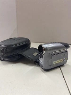 Samsung SCDC173C DVD Camcorder -untested no charger - Image 1 of 4