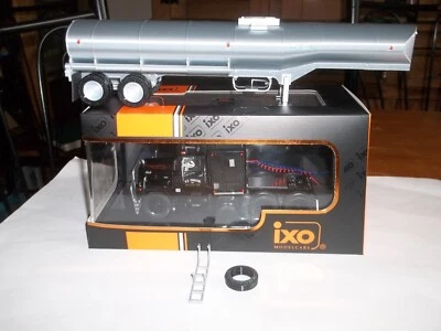 The Convoy Gomma Anatra Camion: Modificato IXO TR100 Mack R+ Su Rimorchio - 1/43 - Immagine 1 di 4