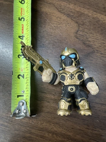 Funko Mystery Mini Gears Of War Gold COG Carmine Figure 1/36 Cover