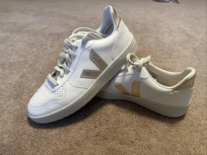 NEW Veja V-10 White Leather Sneakers Platine Sz 11 Gold Metallic Accents Women - Picture 1 of 10