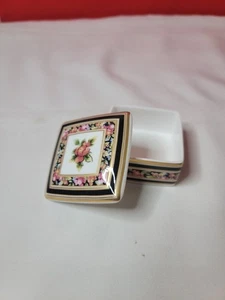 Kleine Vintage Wedgwood Clio Bone China Schmuckschatulle 1992. Made in England - Bild 1 von 5