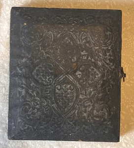 Sehr alte antike verzierte Schatulle mit Daguerreotypie Foto hinter Glas - Bild 1 von 6