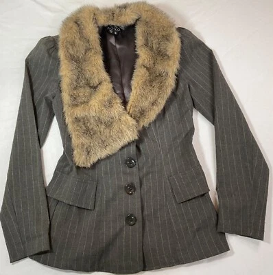 Blazer XOXO para mujer a rayas con cuello de piel sintética S Foto 1 de 3