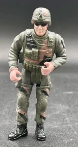 Vintage 4" Armee Militär Actionfigur mit Helm Brille Ausrüstung grün Tarnmuster  - Bild 1 von 9