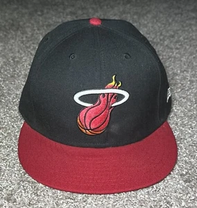 New Era Men’s Cap 59FIFTY Fitted Hat NBA Miami Heat Red Brim Size 7 (1/2) - Picture 1 of 11
