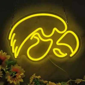Letrero iluminado de neón/LED IOWA HAWKEYES - 4 dormitorios/bar/mancave. - Imagen 1 de 3