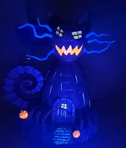 Nightmare Before Christmas The Cat House Hawthorne Village Disney BlackLight CoA - Bild 1 von 15