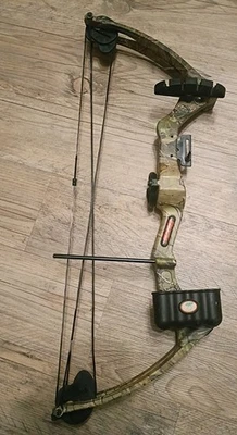 Camuflagem Bear Warrior 3 III Youth Compound Bow Realtree - Imagem 1 de 4