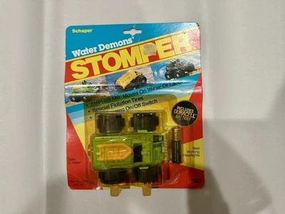 Schaper Stomper Water Demons Amphibian Explorer Verde 1984 De colección ¡Nuevo en Tarjeta! Foto 1 de 4