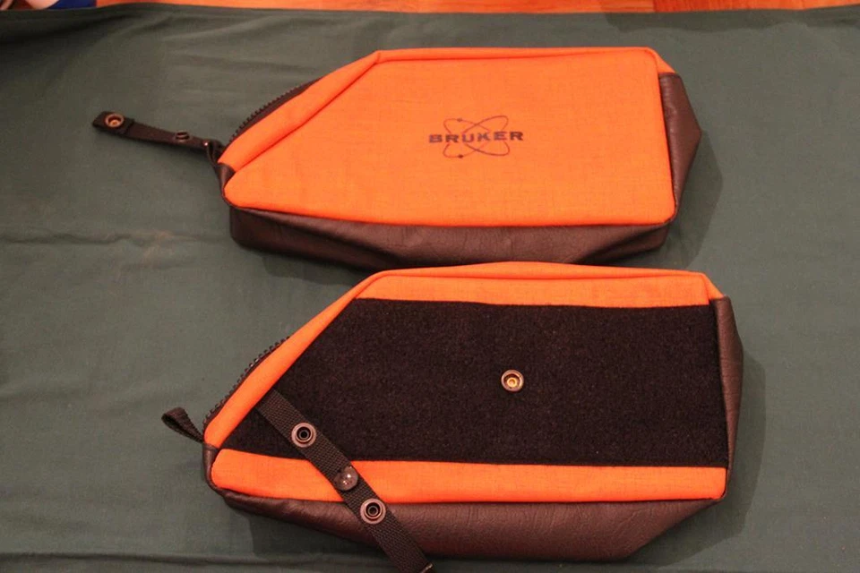 2 Stück Bruker Schiller Seitentaschen Tasche Taschen für Defigard 2002 Links + R