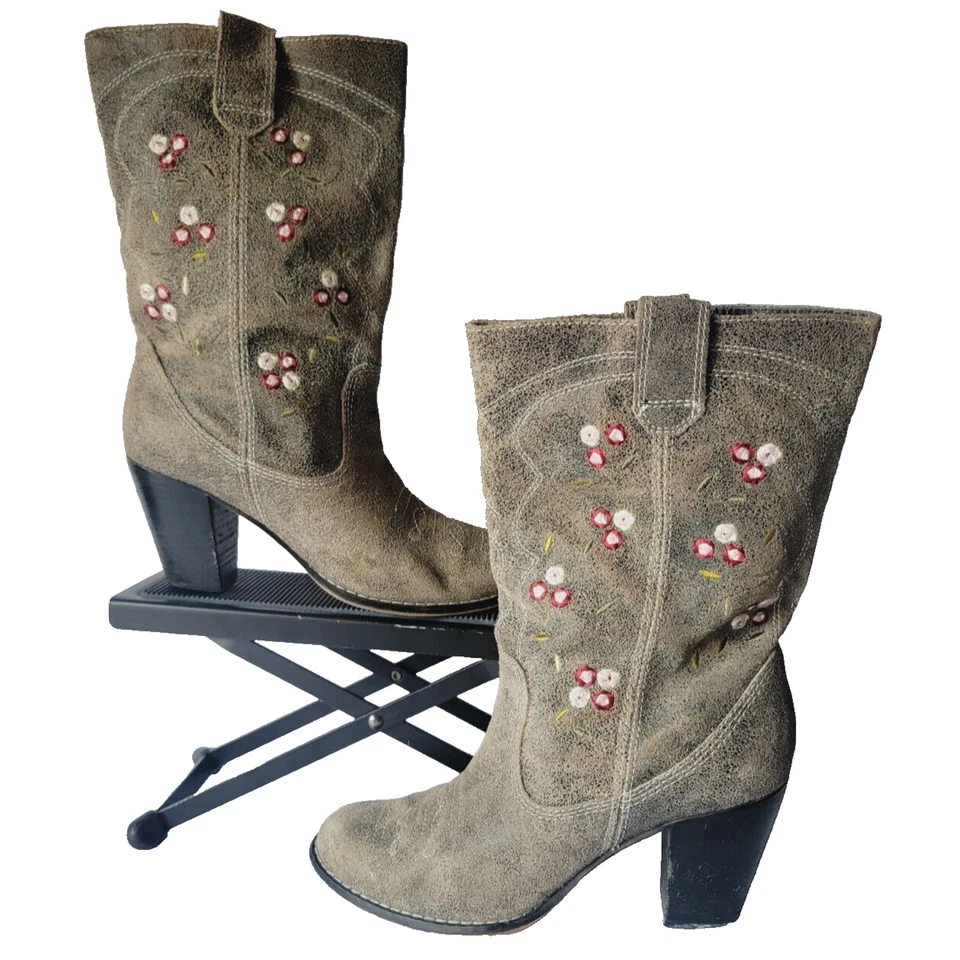 Botas Anthropology Seychelles Western Bordadas EE. UU. 6.5 Gris Floral Forrado Boho Foto 1 de 4