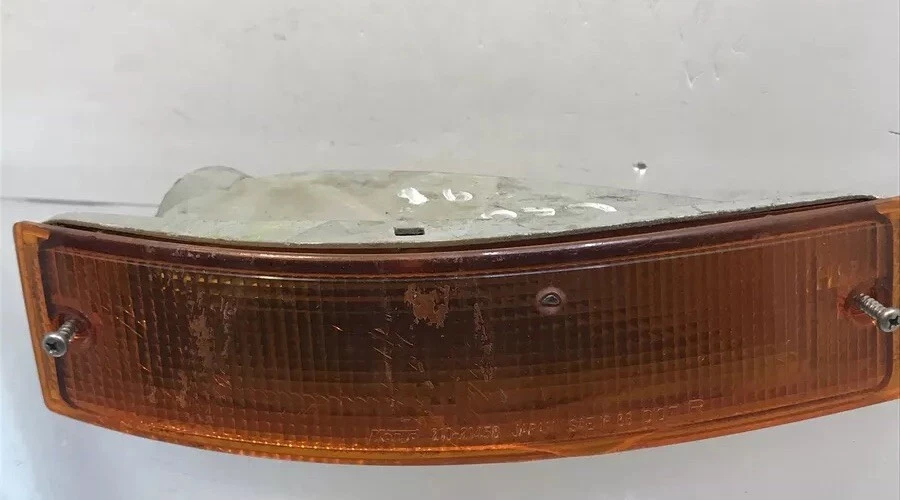 1991 Geo Storm Front Right Turn Signal Lens - Image 1 of 4