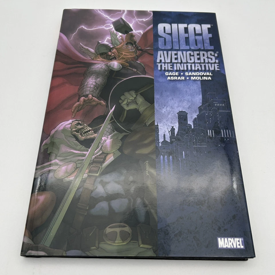 Siege: Avengers: The Initiative графический роман первое издание 2010 твердая обложка - Изображение 1 из 4