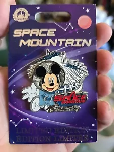 2022 Spilla Disney Topolino Space Mountain 45° anniversario LE 2000 - Foto 1 di 1