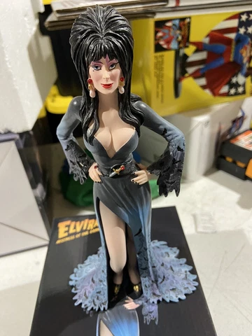 Elvira Mistress of the Dark  Couture de Force Statue  New in Box Cover