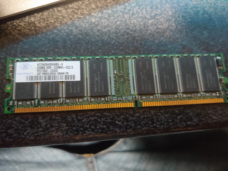 NANYA NT256D64S88ABG-6 256MB DDR-333MHZ PC2700U-25330 - Image 1 of 1