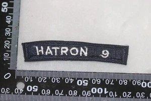ORIGINAL US NAVY UNIFORM SHOULDER TITLE TAB HATRON 9 EARLY CUT EDGE - Picture 1 of 2