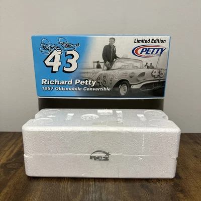 RC2 Richard Petty 1957 Oldsmobile Convertible 1:24 Scale Die-Cast Model Car SNIB - Image 1 of 4