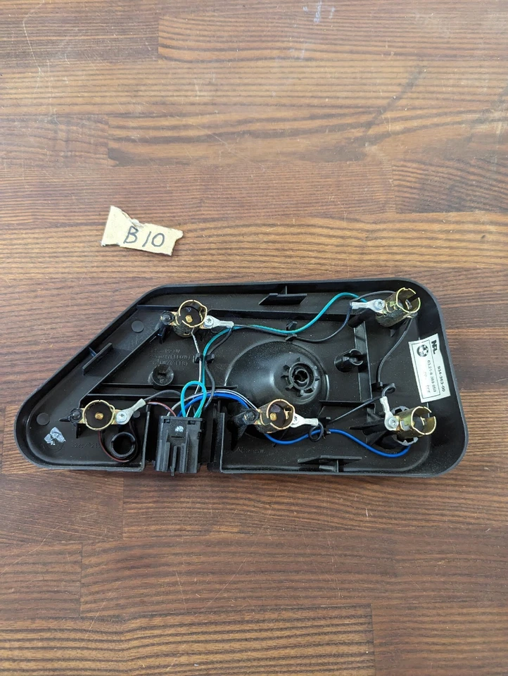 BMW Z3 Rear Light Bulb Socket Passenger Left Side 8389859  - Image 1 of 4