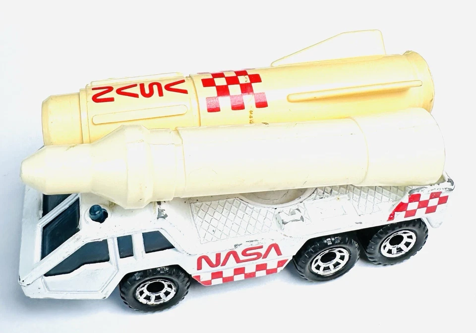 Matchbox 1985 Transporter Vehicle NASA Rocket Hauler 1:150 White Diecast Space - Image 1 of 4