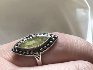 VINTAGE IRISH SOLID STERLING SILVER CONNEMARA MARBLE MARCASITE RING SIZE M - Picture 1 of 11
