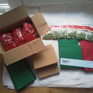 Box of 1400g + Red Buttons + bows + cards Christmas Craft Card Making Embellish - Picture 1 of 7